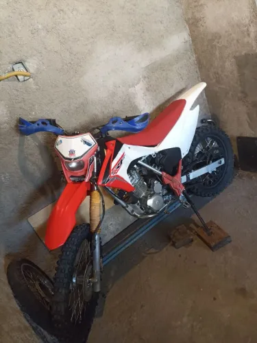 XR 200 de trilha
