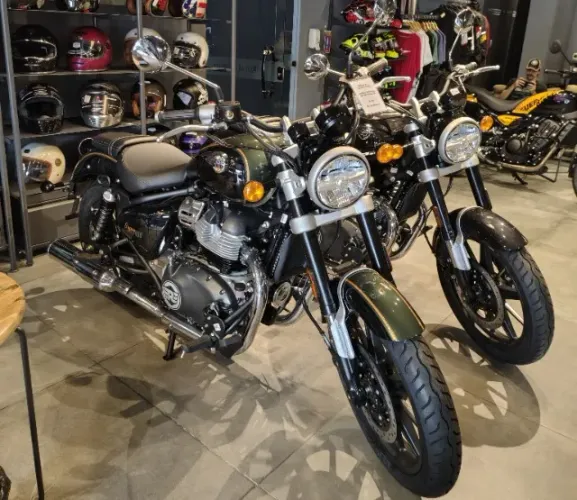 ROYAL ENFIELD - SUPER METEOR 650 ASTRAL 2026