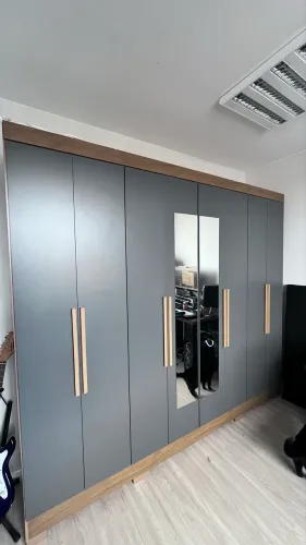 Guarda roupa 8 portas 