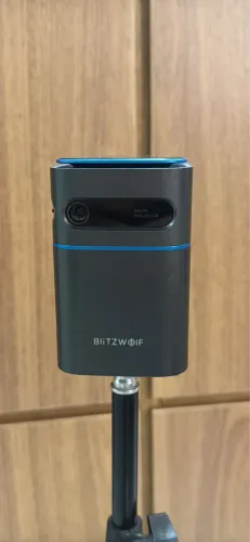 Projetor Blitzwolf BW-VT2 com tripé e controle remoto