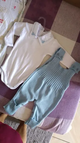 Macacão de tricô + body usado 1x na maternidade 