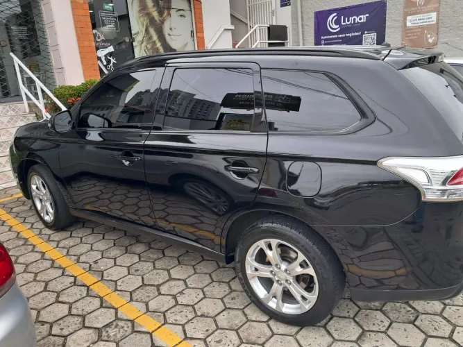 Mitsubishi Outlander 2.0 16V 160cv Aut. 2014