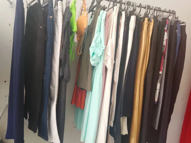 vendo loja de roupas femininas e masculina completa