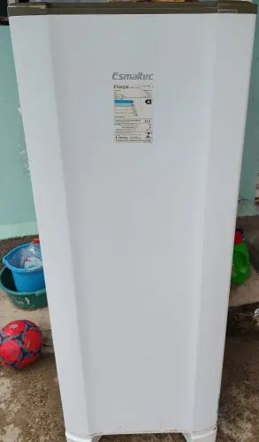 Geladeira Esmatec 245 litros