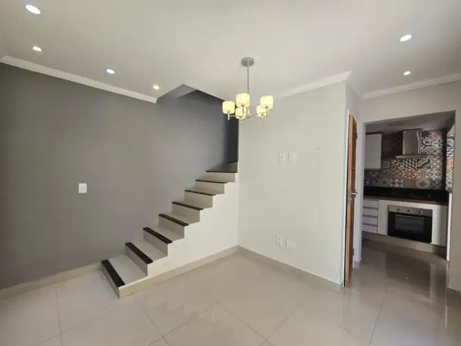 Linda casa de 2 quartos com garagem em Nova Iguaçu - Jardim alvorada