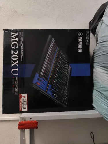 Mesa de som MG20XU - 2 anos de uso 
