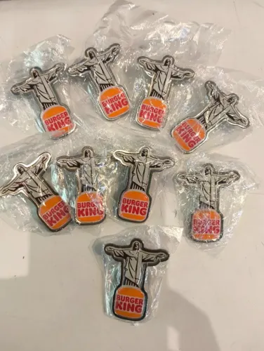 BOTTON CRISTO REDENTOR EM PARCERIA COM BURGUER KING - LACRADO - 9 UNIDADES