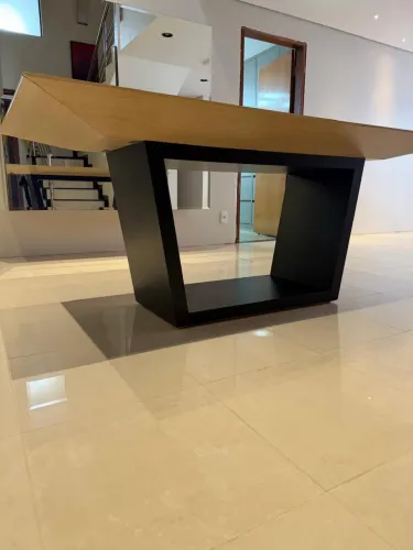 Mesa de jantar, está como nova, 1,87 x 0,97 metros