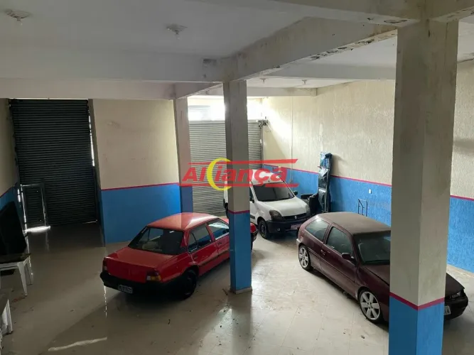 SALÃO COMERCIAL 250m² E CASA EM CIMA COM 2 QUARTOS, SALA, COZINHA, JUREMA, PIMENTAS, GUARU