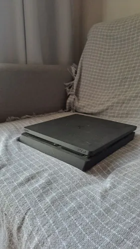 PS4 SLIM 500GB + 1 CONTROLE COM KONTROL FREEK