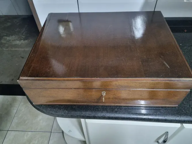 Faqueiro com 131 peças em aço Inox