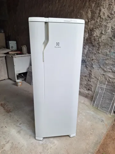 Geladeira Frost Free Electrolux 1100,00
