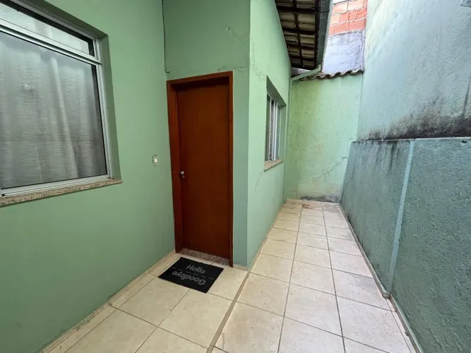 Casa geminada 2 quartos linear 2 áreas privativas no Xangri-Lá, Contagem, MG