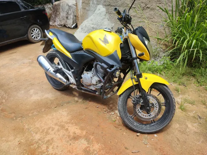 Vendo cb300 muito boa