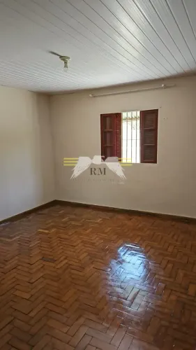 ** CASA NÃO INDEPENDENTE PARA LOCAÇÃO SÃO 40m² - 1 CÔMODO E COZINHA COM VAGA - JD V FORMOS