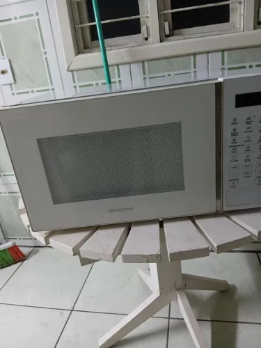Micro-ondas funcionando para conserto - possível problema no fusível