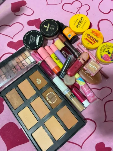 Kit Maquiagem: Gloss, Contorno, Pó Solto, Sero, Iluminador, Lápis de Boca, Paleta de Sombr
