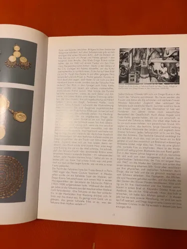Catálogo com toda a história de Frida em alemão 
