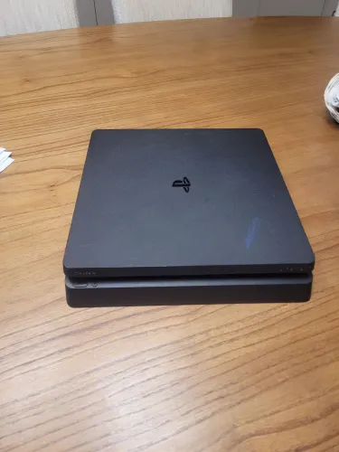 PS4 Slim + 8 Jogos mídia física originais