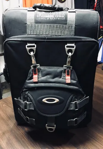 Mala de viagem oakley importada