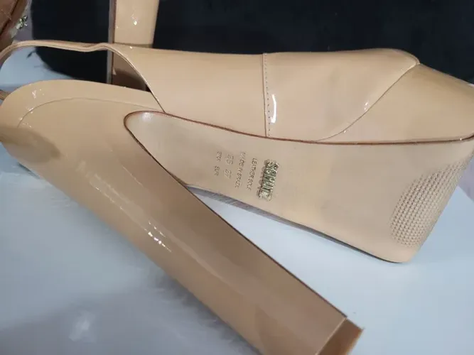 Sandália Schutz + 5 vestidos (DESAPEGO)