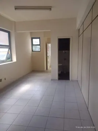 Aluga-se Sala Comercial. 25m², no Centro