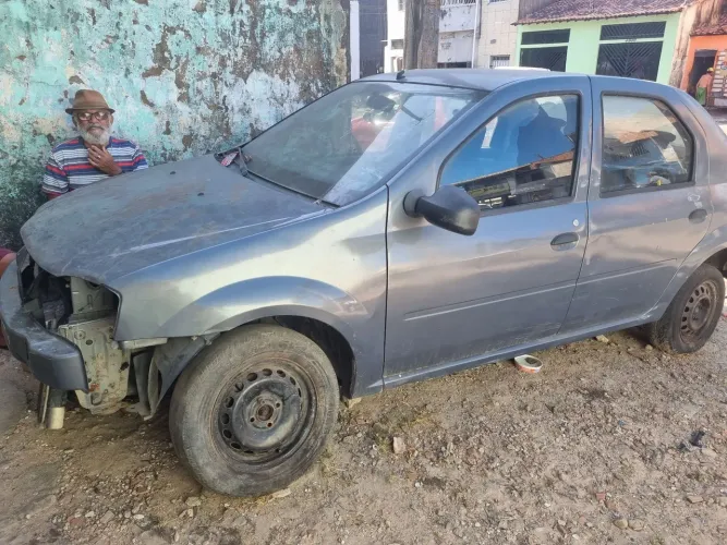Logan 1.0 16v sucata