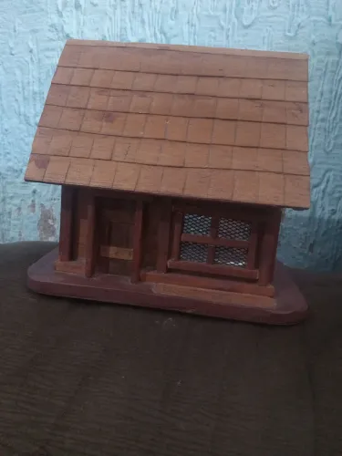 Casinha de madeira para joias