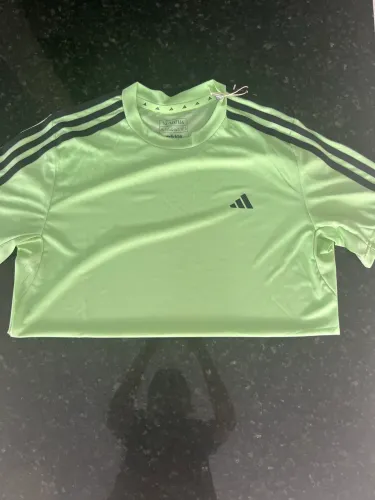 Camiseta  Adidas Original - Nova - 13/14 anos 
