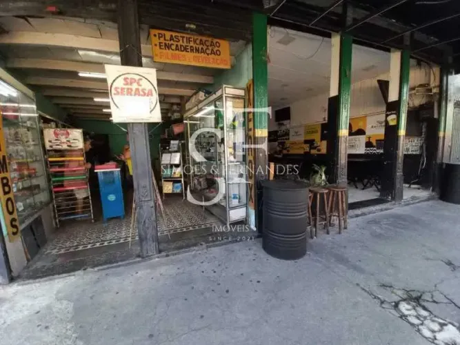 Méier - Lucídio Lago - Conjunto de lojas - bazar - 15 kitnets.