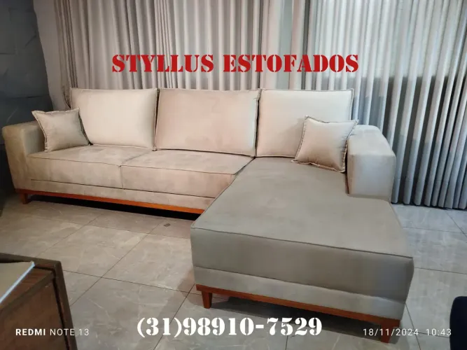 Sofá de Canto em Suede Bege base de madeira