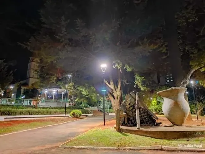 Poste para iluminação