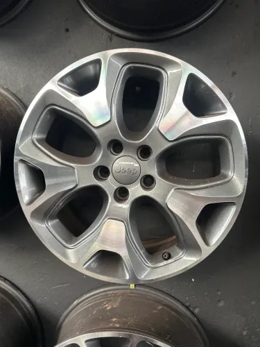 Roda de liga leve Jeep aro 18 