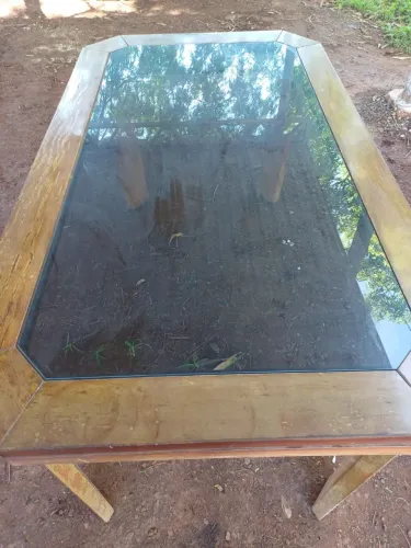 Mesa de madeira com vidro 