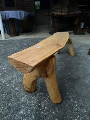 Banco rústico de madeira maciça 