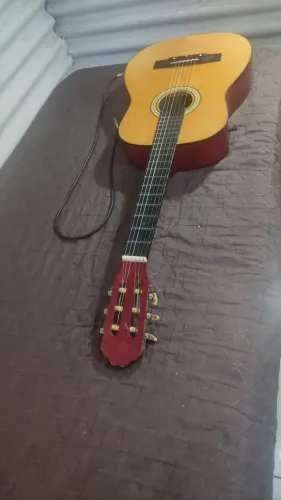 Violão elétrico bem regulado, funcionando no som e no ponto de usar!