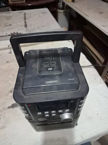 Rádio philco nao funciona.sem caixa e controle .retirada de peças 