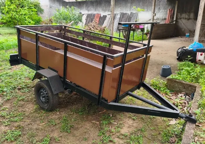 Reboque seminovo emplacado