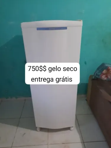 Geladeira Vertical Branco - R$750,00