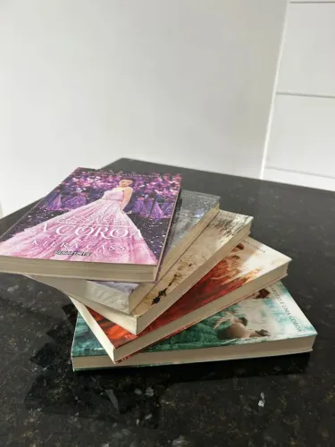 Box 5 LIVROS SELEÇÃO KIERA CASS