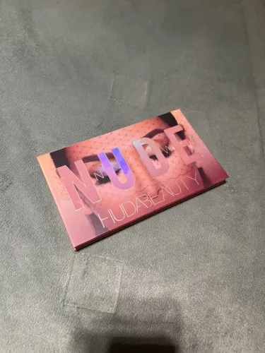 Paleta de Sombras Nude Huda Beauty