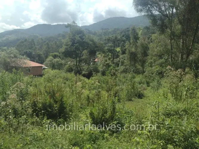 Chácara contendo 4.118 m² em Delfim Moreira - Sul de Minas Gerais.