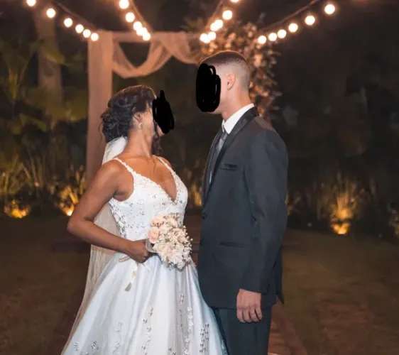 Vestido de noiva elegante e romântico