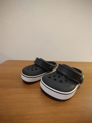 Crocs Off Court Clog Infantil - Cor Preta | Tamanho C5 (21/22 BR) 