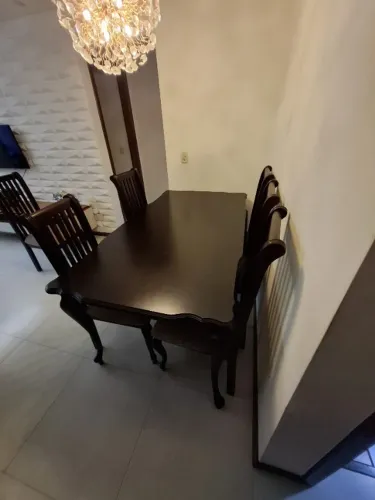 Cristaleira e mesa