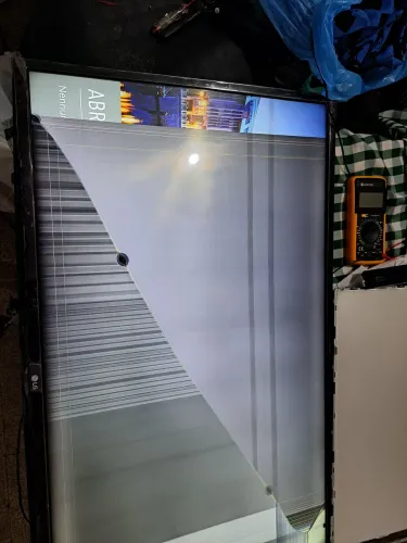 2 TV 43 lg com display quebrados as 2 por R$300