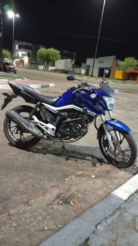 Titan 160c em dias. Precisa de uma revisão. 