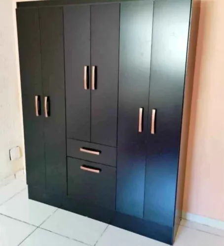 Entrega grátis ! Vendo Guarda roupa 7 portas 1 gaveta
