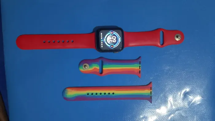 Smartwatch com pulseiras extras