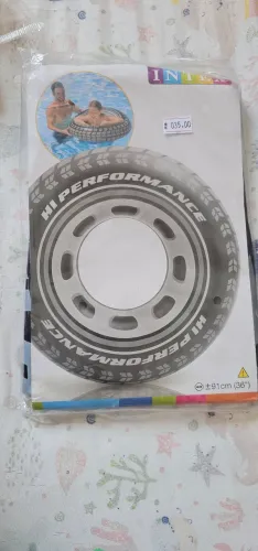Bóia em formato de pneu